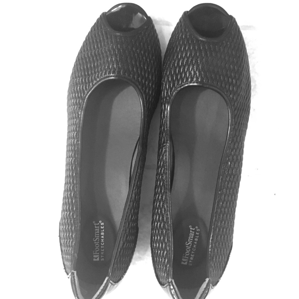 Brand new women’s Footsmart size 11 shoes